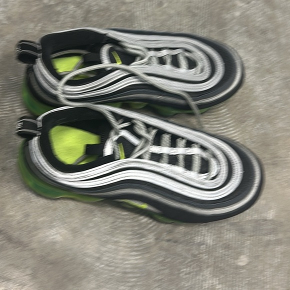 Nike Air Max Sneaker - Picture 2 of 3